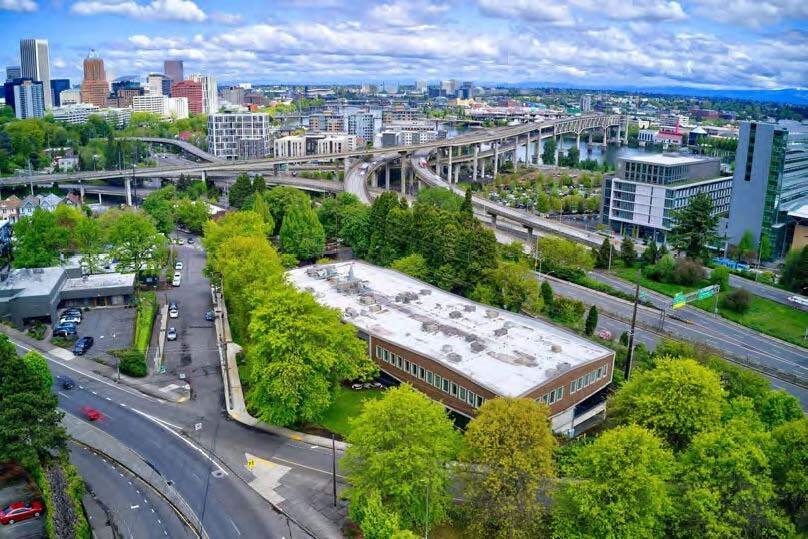 More Photos Of 2828 S Corbett Ave, Portland Office For Sale