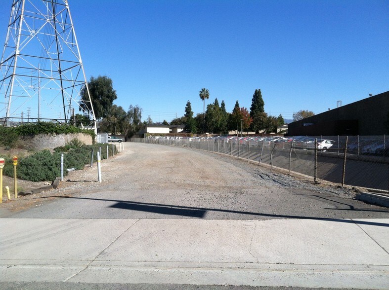 More Photos Of 1543 N Tustin Ave, Orange Land For Lease