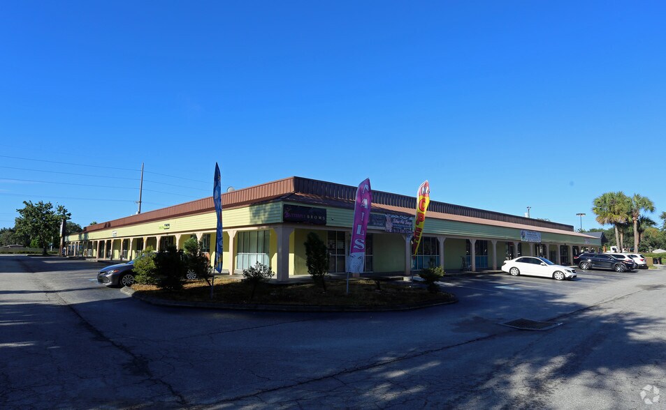 More Photos Of 131 N Mount Carmel Rd, Valrico Unknown For Lease