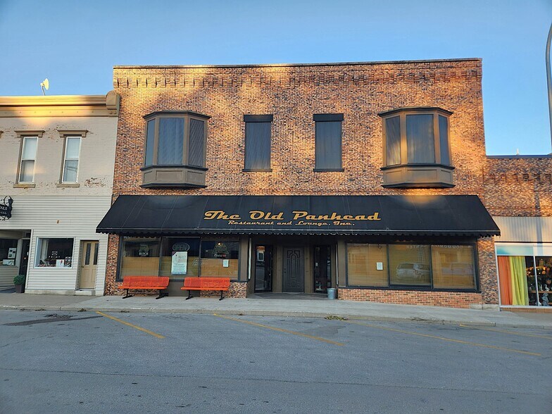 Primary Photo Of 314 N Main St, Marcus General Retail For Sale