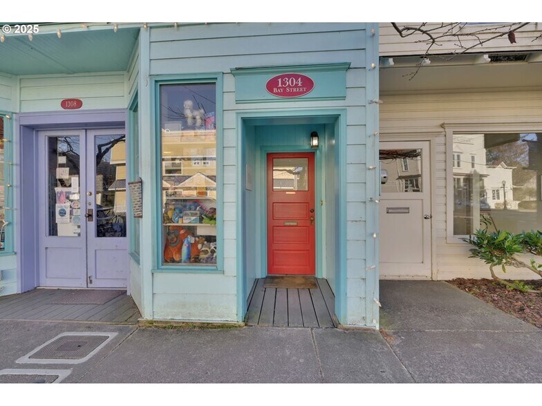 More Photos Of 1304-1308 Bay St, Florence Storefront For Sale