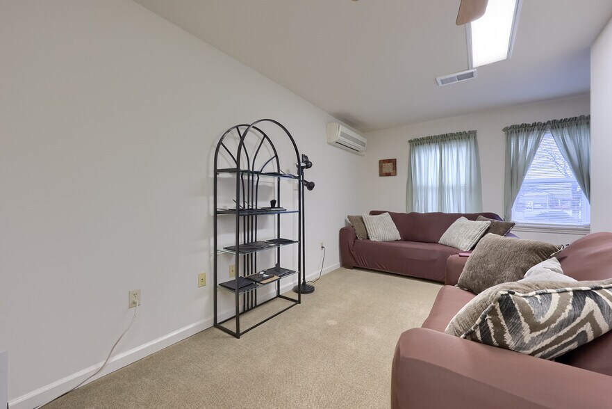 More Photos Of 2140 Lincoln Hwy E, Lancaster Hotel For Sale