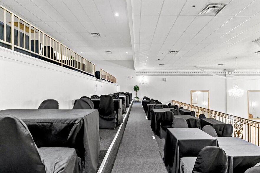 More Photos Of 138 E Market St, New Albany Lodge Meeting Hall For Sale
