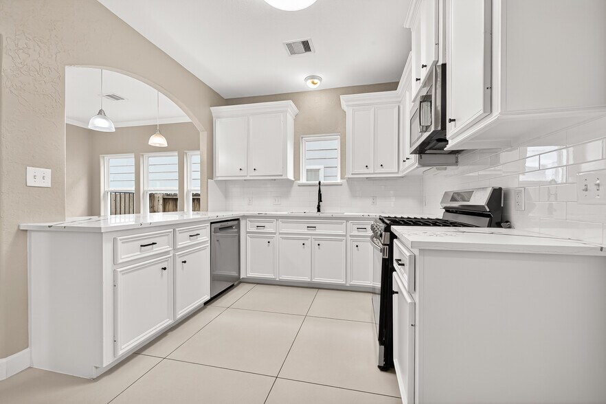 More Photos Of 14134 Packard St, Houston Specialty For Sale