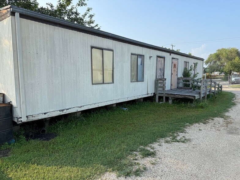 More Photos Of 2954 SE Loop 410, San Antonio Contractor Storage Yard For Sale