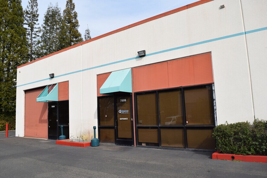 More Photos Of 7790-7820 Bell Rd, Windsor Warehouse For Sale
