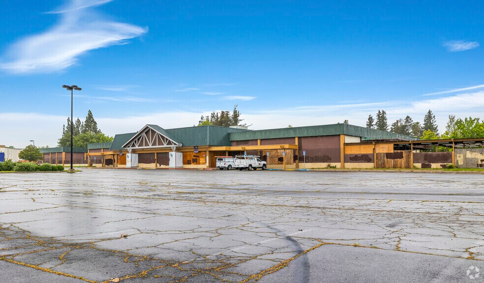 More Photos Of 2800 Sisk Rd, Modesto Storefront For Sale