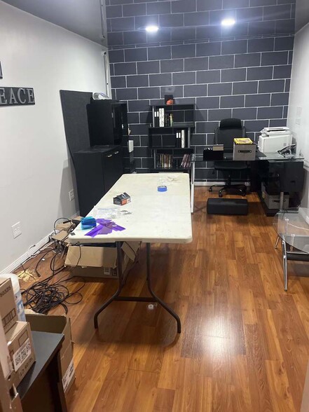 More Photos Of 747 Milford St, Glendale Warehouse For Lease