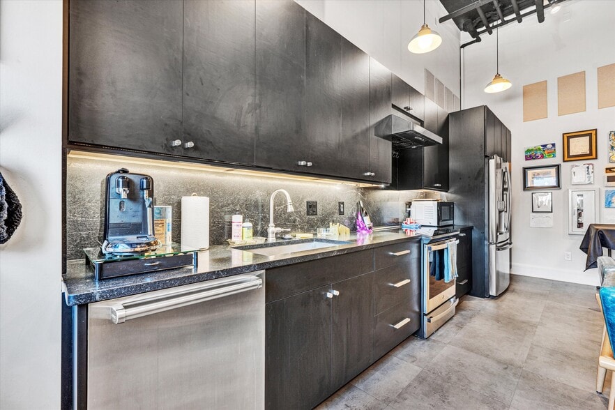 More Photos Of 109 Campbell Ave SW, Roanoke Apartments For Sale