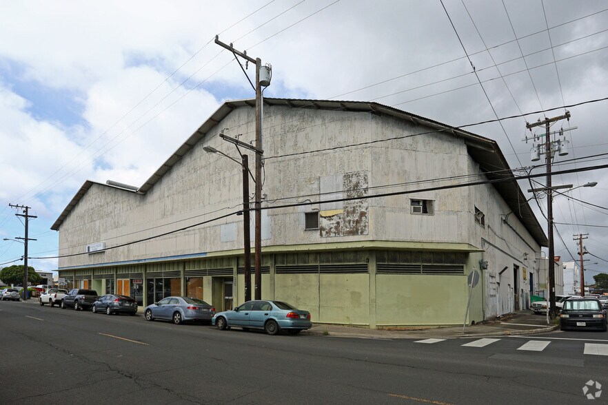 More Photos Of 926 Kohou St, Honolulu Warehouse For Lease