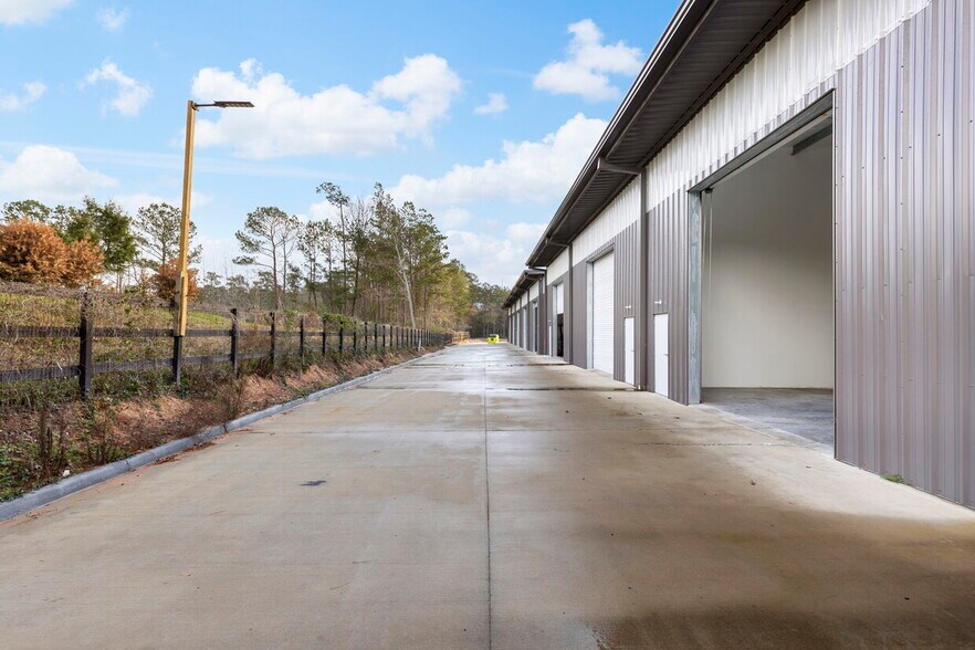 More Photos Of 28408 Sweetgum Rd, Magnolia Warehouse For Lease