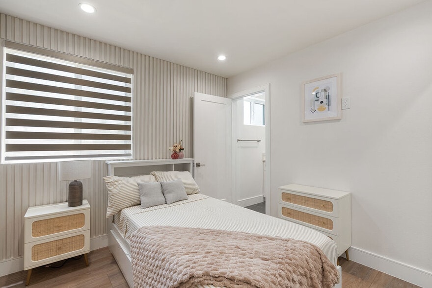 More Photos Of 1341 N Mariposa Ave, Los Angeles Apartments For Sale