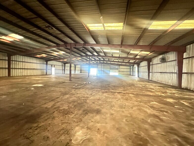More Photos Of 3876 Bengert St, Orlando Warehouse For Lease