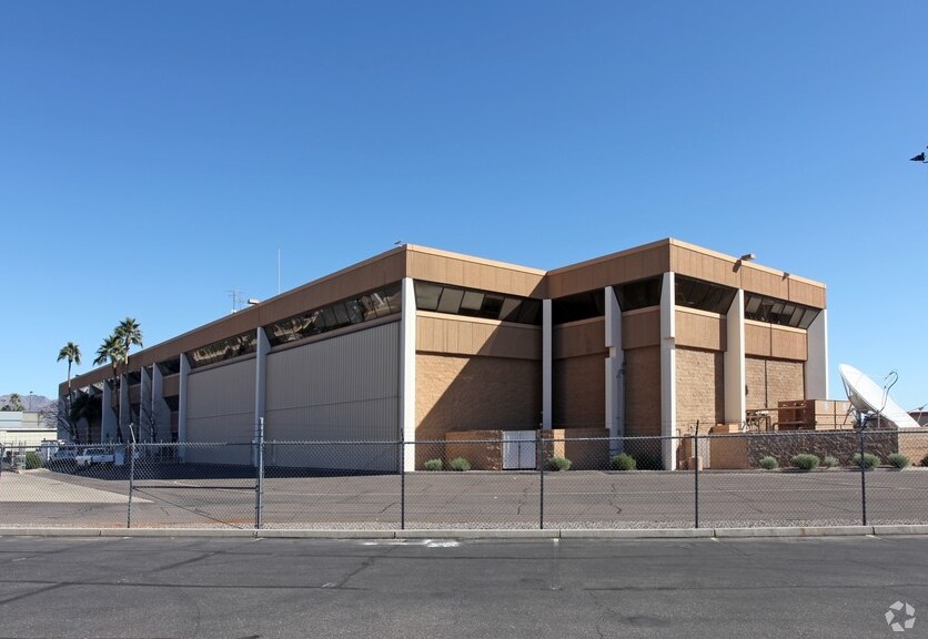 More Photos Of 14605 N Airport Dr, Scottsdale Airplane Hangar For Lease