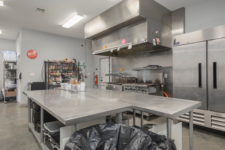 More Photos Of 147 US-80 Hwy, Calhoun General Retail For Sale