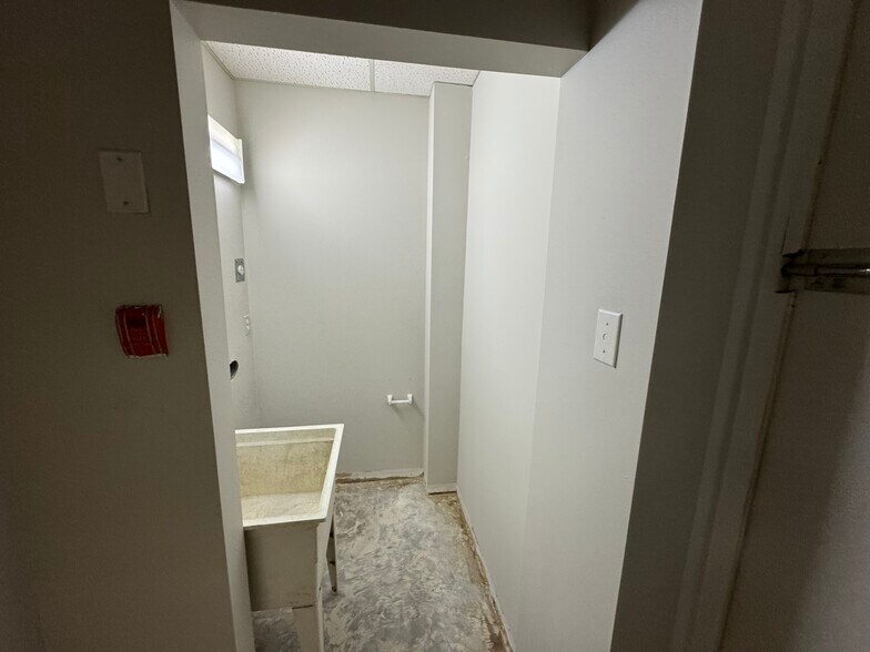 More Photos Of 295 Southgate Dr, Guelph Flex For Lease