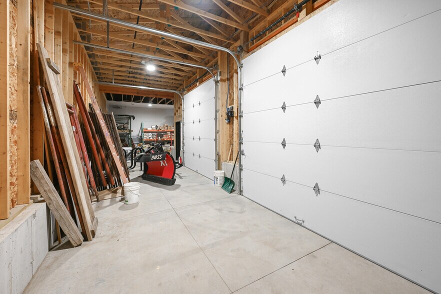 More Photos Of 3061 County Q rd, Nelsonville Flex For Sale