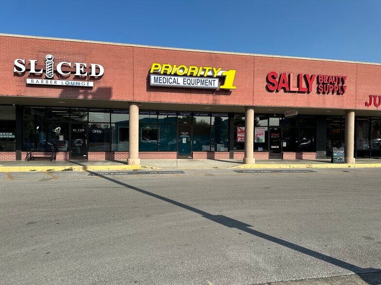 Primary Photo Of 330-350 W US 31 Byp, Bowling Green General Retail For Lease