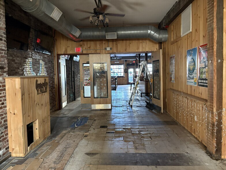 More Photos Of 944 Elm St, Manchester Storefront Retail Office For Lease