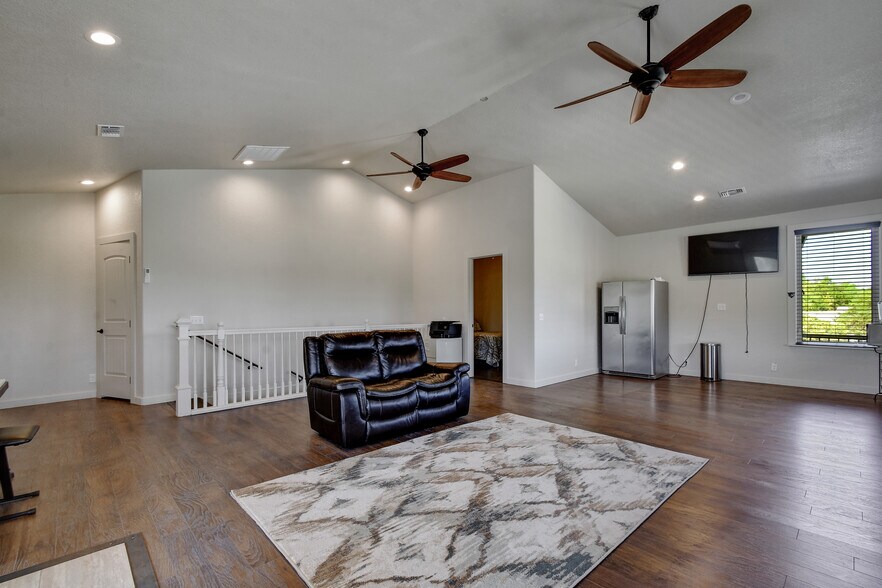 More Photos Of 1340 Hinch Dr, New Braunfels Apartments For Sale