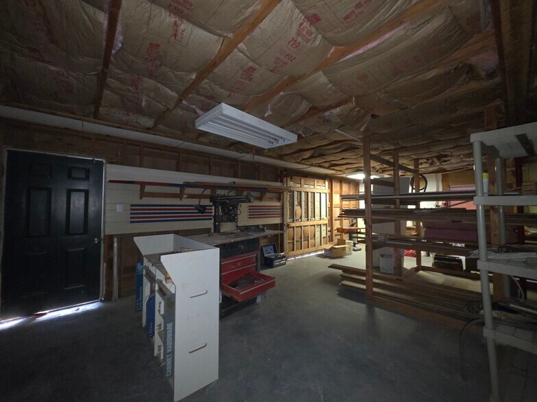 More Photos Of 2034 W 5th St, Washington Showroom For Sale