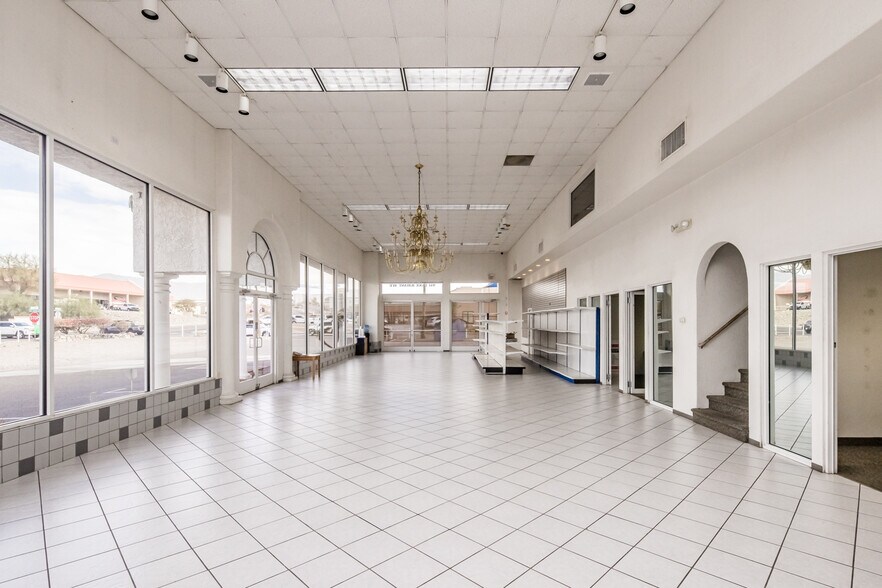 More Photos Of 951 Lake Havasu Ave N, Lake Havasu City Showroom For Lease