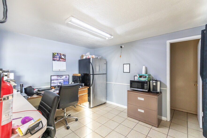 More Photos Of 711 S 3rd Ave, Munday Warehouse For Sale