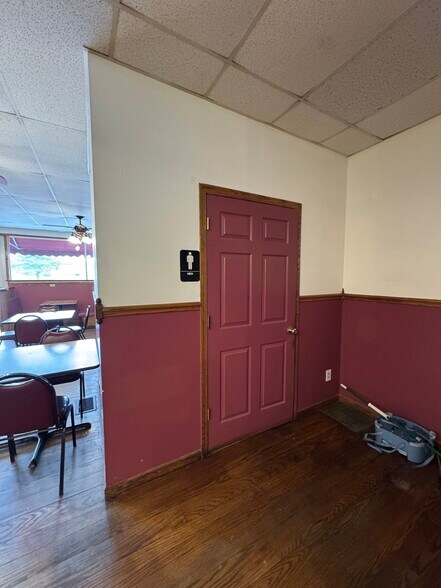 More Photos Of 150 Rockdale Rd, Follansbee Storefront For Lease