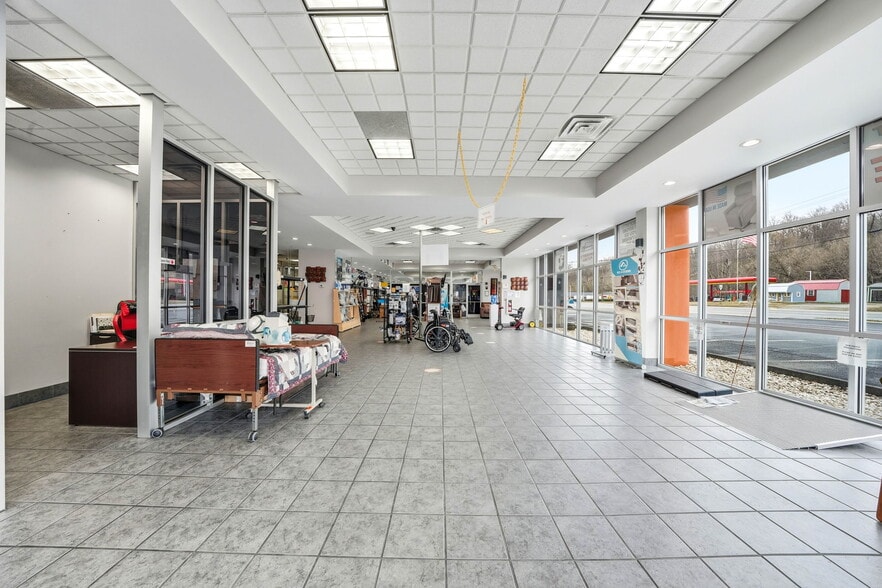 More Photos Of 2214 W Elk Ave, Elizabethton Auto Dealership For Sale