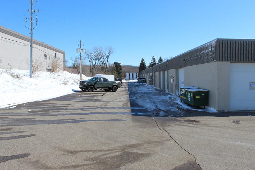 More Photos Of 6820-6848 Washington Ave S, Eden Prairie Showroom For Lease