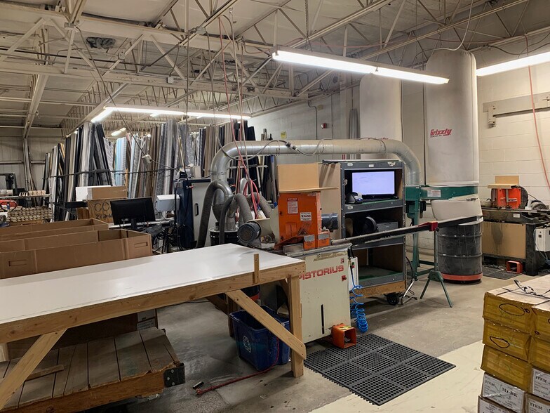 More Photos Of 2814 Perry St, Madison Warehouse For Lease