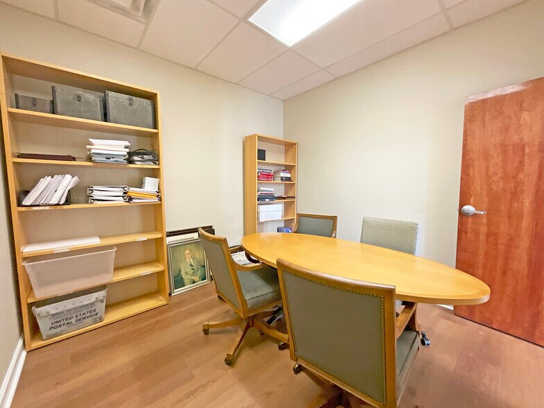 More Photos Of 185 Pasadena Dr, Lexington Storefront Retail Office For Lease