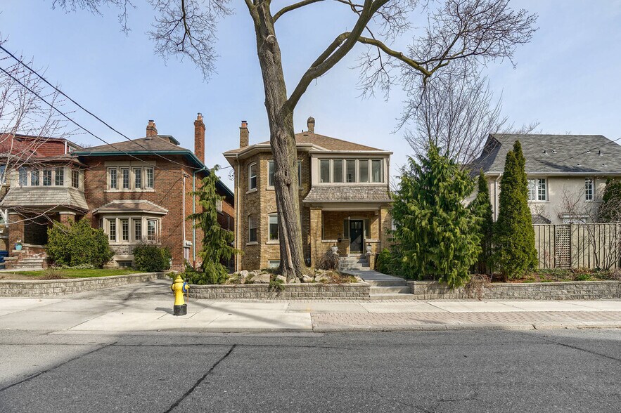More Photos Of 4 Oriole Gdns, Toronto Apartments For Sale