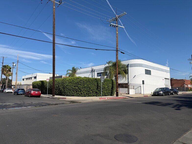 More Photos Of 15911 Arminta St, Van Nuys Manufacturing For Sale