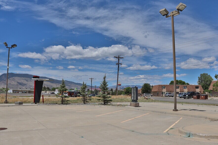 More Photos Of 1902 Mountain View Dr, Cody Fast Food For Sale