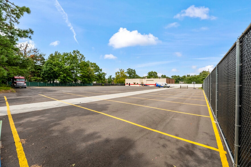 More Photos Of 154 Tices Ln, East Brunswick Manufacturing For Sale