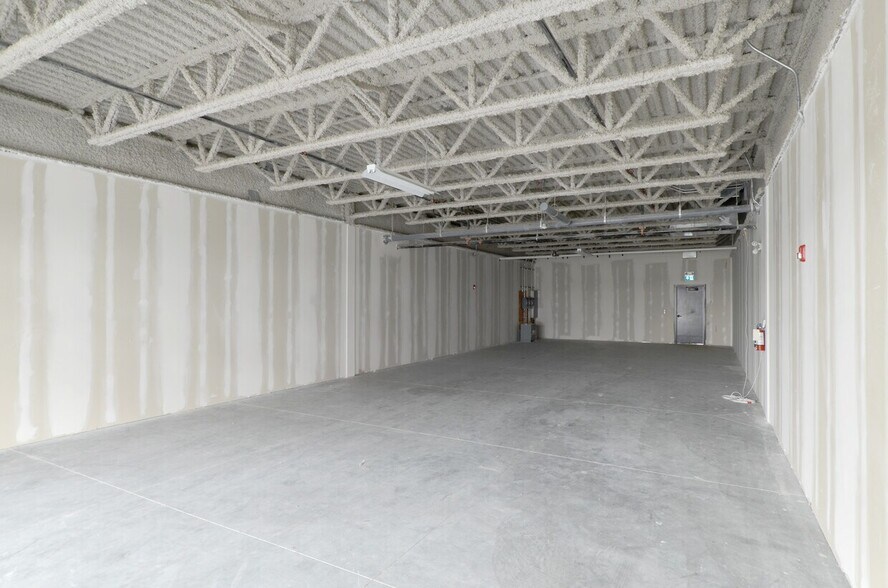 More Photos Of 28 Kingsview, Airdrie Storefront Retail Office For Sale