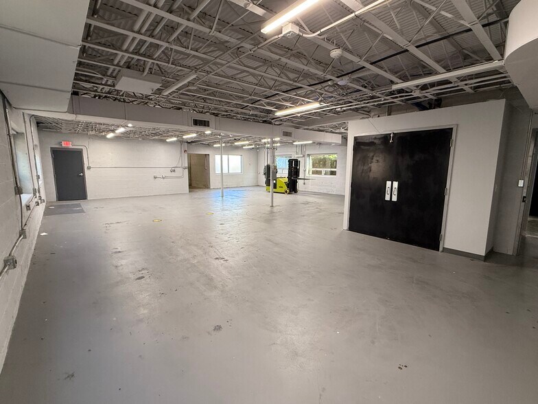 More Photos Of 53 Hancock St, Stratford Manufacturing For Lease