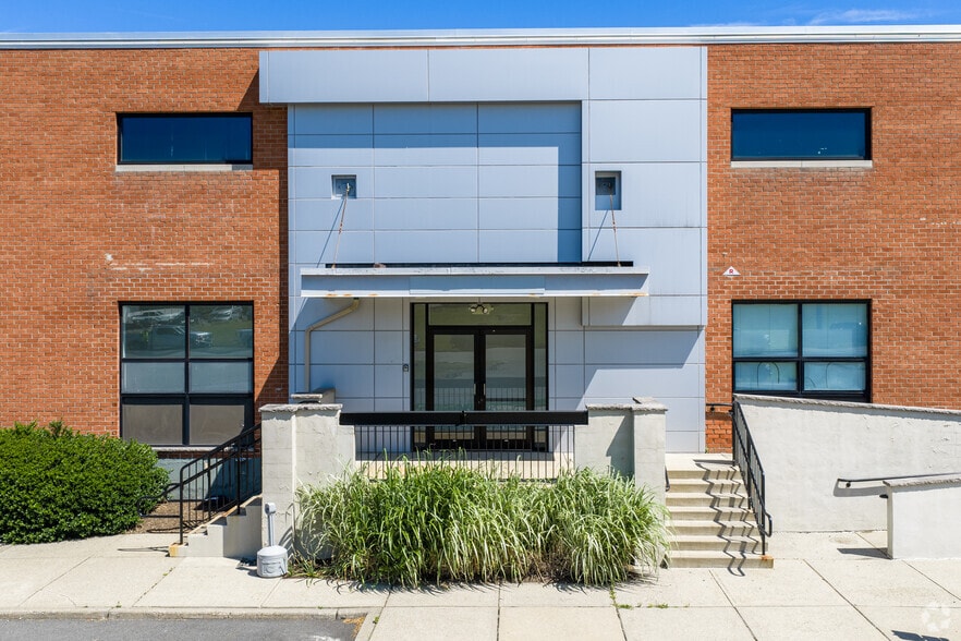 More Photos Of 301 Island Rd, Mahwah Warehouse For Lease