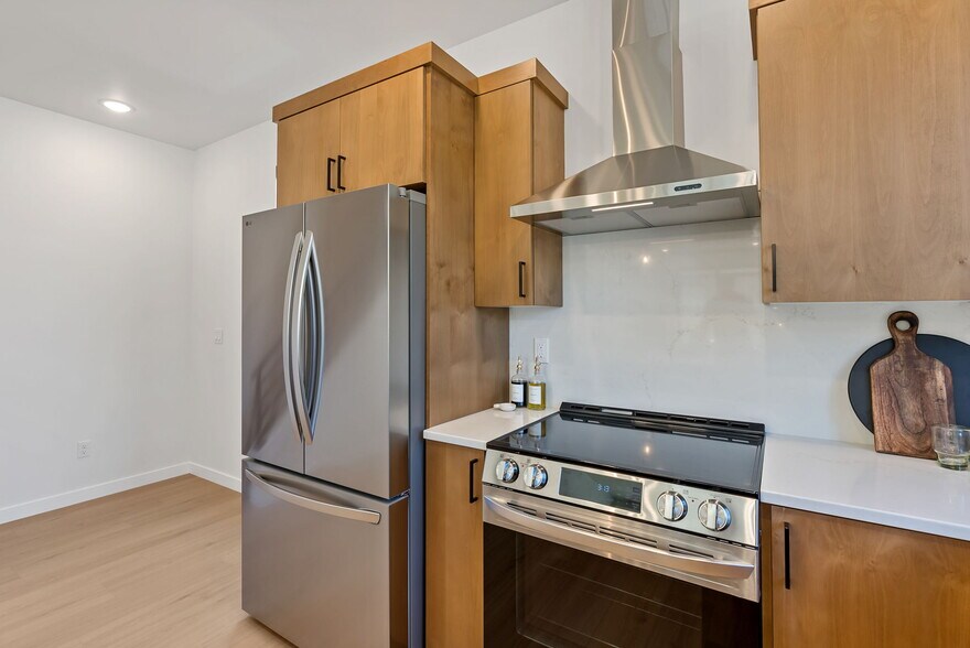 More Photos Of 127 NW Broadway St, Bend Apartments For Sale