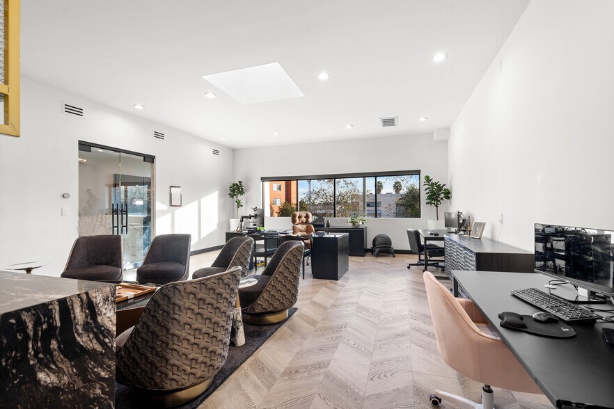 More Photos Of 4041 Wilshire Blvd, Los Angeles Office For Lease