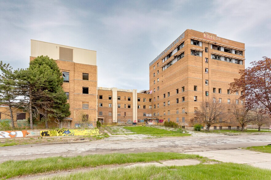 More Photos Of 200 Highland St, Highland Park Hospital For Sale