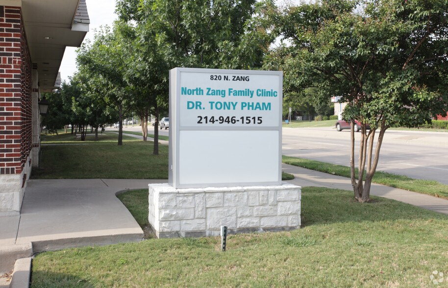 More Photos Of 820 N Zang Blvd, Dallas Medical For Lease