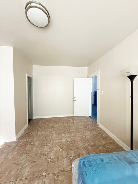 More Photos Of 1317 Linwood Ave, Los Angeles Apartments For Sale