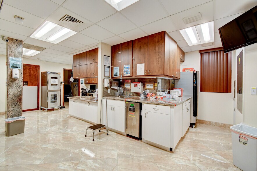 More Photos Of 2314 Seacrest Blvd, Boynton Beach Medical For Lease