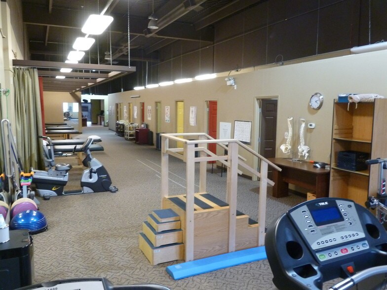 More Photos Of 2319B Taylor Dr, Red Deer Showroom For Lease