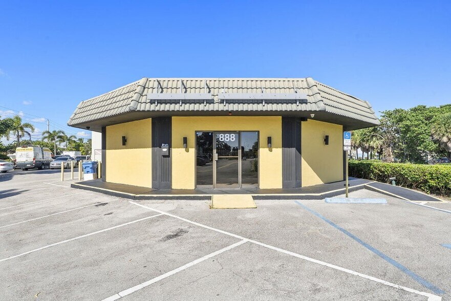 More Photos Of 888 East Coast Ave, Lantana Freestanding For Lease