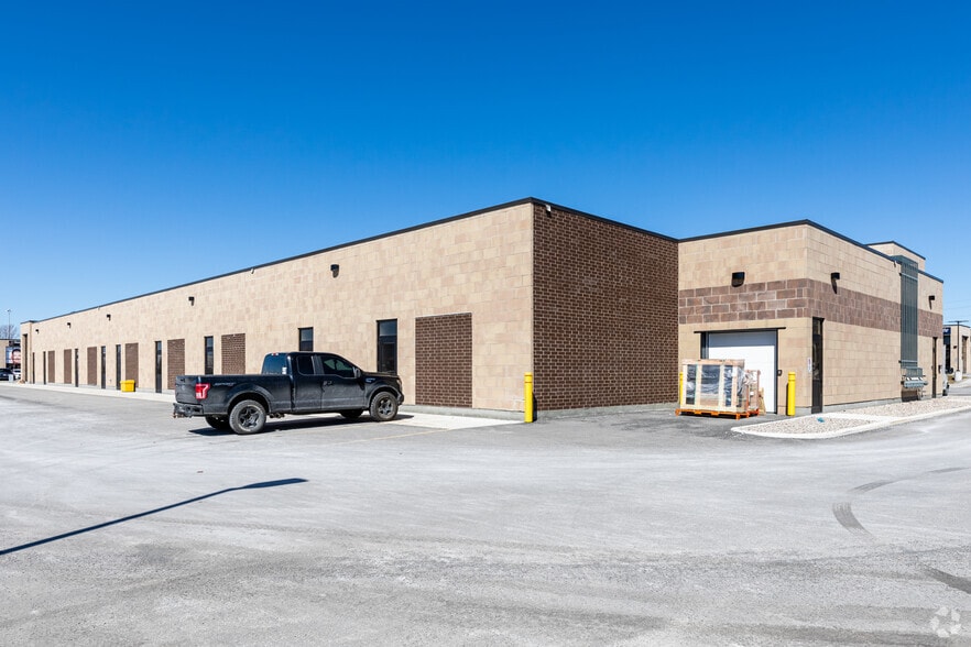 More Photos Of 747 Silver Seven Rd, Ottawa Storefront For Lease