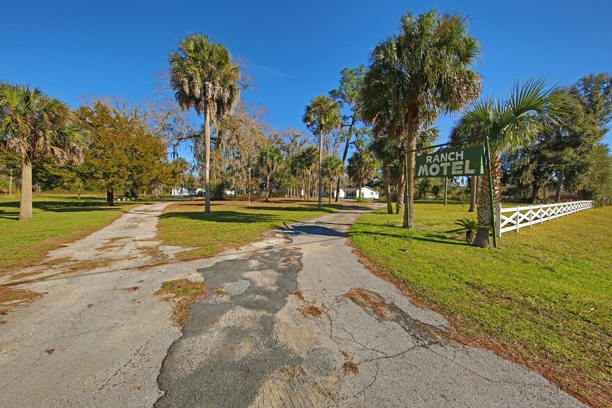 More Photos Of 18585 N US Highway 441, Reddick Hotel For Sale