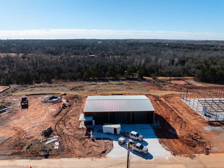 More Photos Of 551 Koloa Ave, Edmond Warehouse For Sale